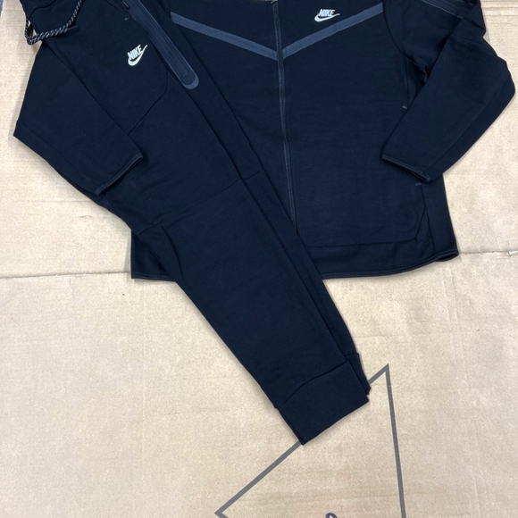 New Men's Nike Tech jogger Sweatsuit Size M - Picture 2 of 2